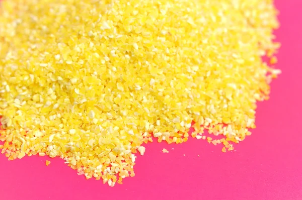 玉米磨粒粉红色的背景上 — Stock fotografie