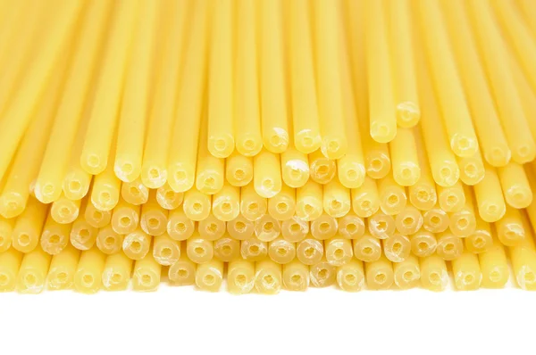Perciatelli Pasta на белом фоне — стоковое фото