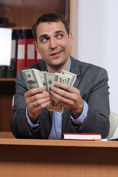 Man met dollars in hun handen — Stockfoto