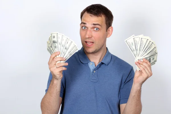 Чоловік з грошима показує великі пальці вгору — стокове фото