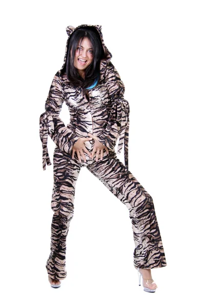Vacker flicka i tiger dress — Stockfoto