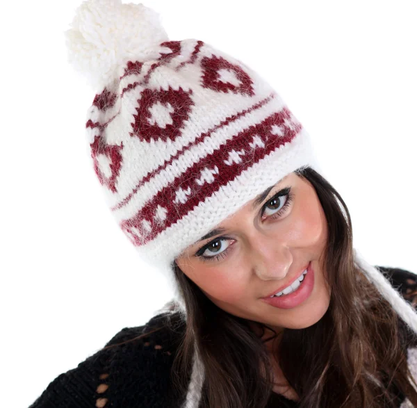 Jovem mulher feliz em um chapéu de malha — Fotografia de Stock