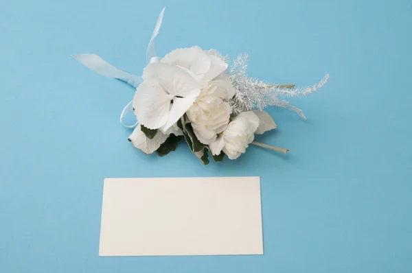 Prázdný papír karta s krásnými květinami — Stock fotografie