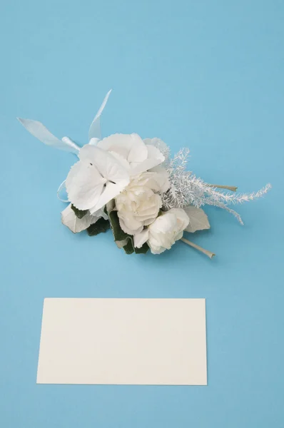 Tarjeta de papel vacía con hermosas flores —  Fotos de Stock