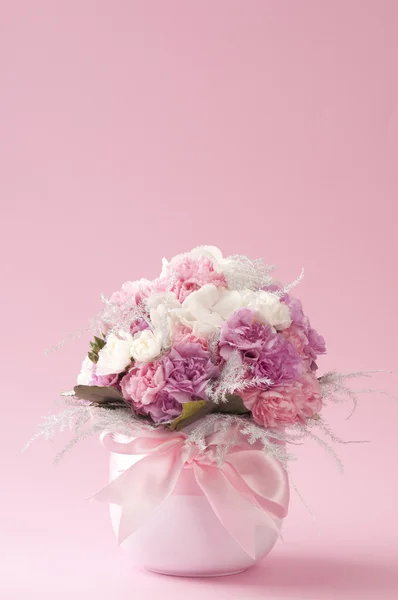 Mazzo di fiori freschi in vaso — Foto Stock