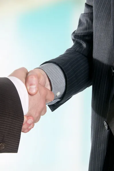 Két üzletember kezek kézfogás — Stock Fotó