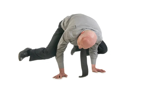 Affärsman gör yoga — Stockfoto