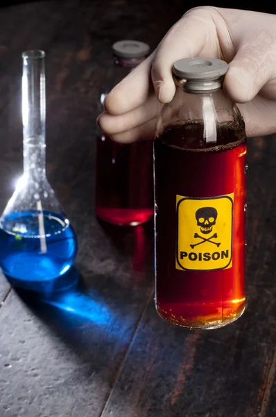 Δηλητήριο μπουκάλι με ετικέτα — Φωτογραφία Αρχείου