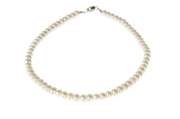 Elegante weiße Perlenkette — Stockfoto