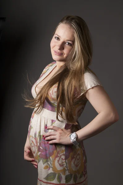 Studiový portrét těhotné ženy — Stock fotografie
