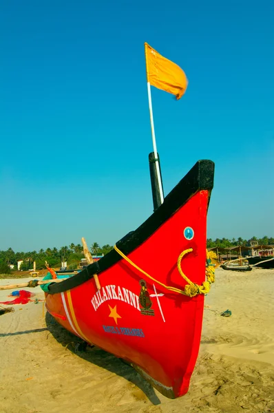 Bateau sur la plage de Mandrem à Goa — Photo