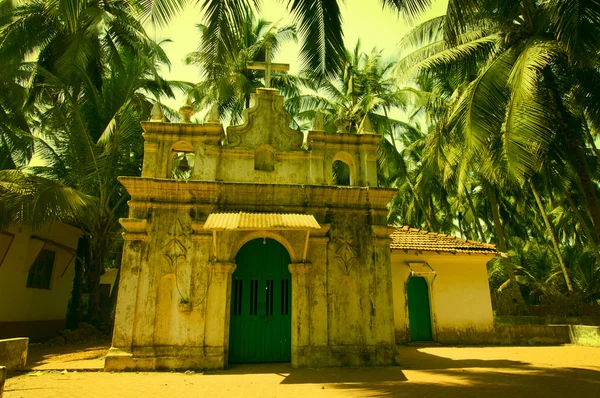 Kościół katolicki w mandrem — Darmowe zdjęcie stockowe
