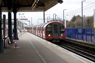 Ealing ortak Londra metro