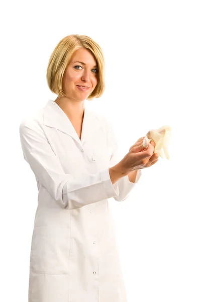 Mosolygó orvos nő. elszigetelt fehér háttér felett — Stock Fotó