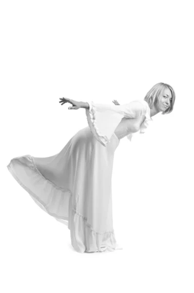 Красива жінка в білій сукні на білому — стокове фото
