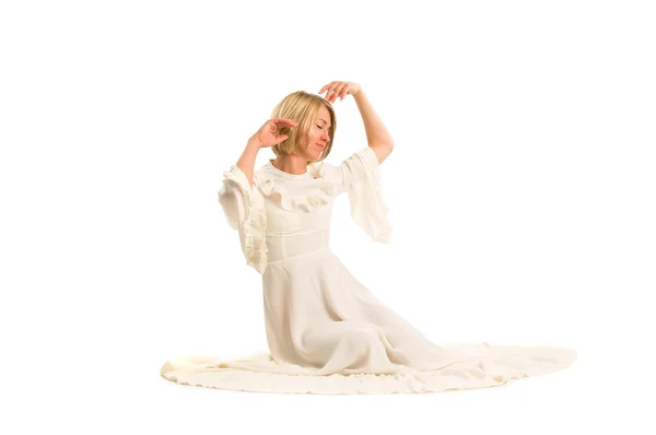 Όμορφη γυναίκα στην Λευκή φόρεμα σε λευκό — Φωτογραφία Αρχείου