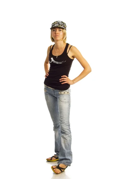 Retrato completo de bela menina elegante na moda jeans elegantes posando - isolado no fundo branco. Modelo de moda posando no estúdio. Retrato de comprimento total — Fotografia de Stock