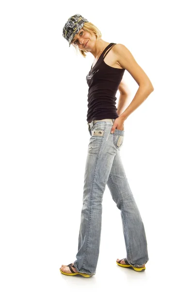 Retrato completo de bela menina elegante na moda jeans elegantes posando - isolado no fundo branco. Modelo de moda posando no estúdio. Retrato de comprimento total — Fotografia de Stock