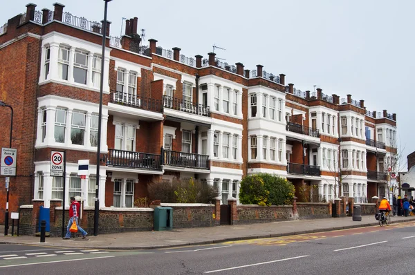 Prédio de apartamentos típicos em Londres — Fotografia de Stock Grátis