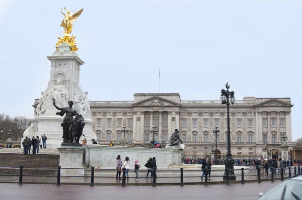 Královna victoria memorial Buckinghamský palác — Stock fotografie