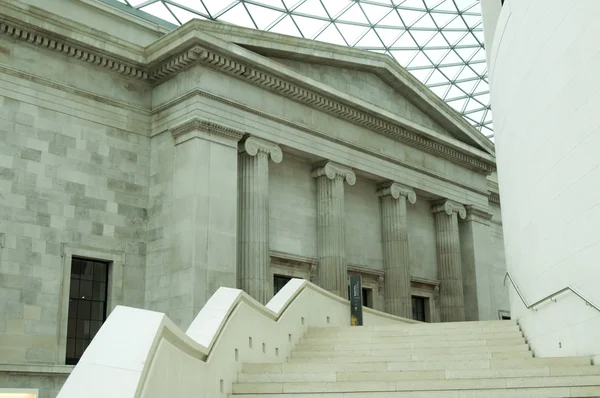 大英博物館のグレート ラッセル ストリート、ロンドン、イギリス — ストック写真