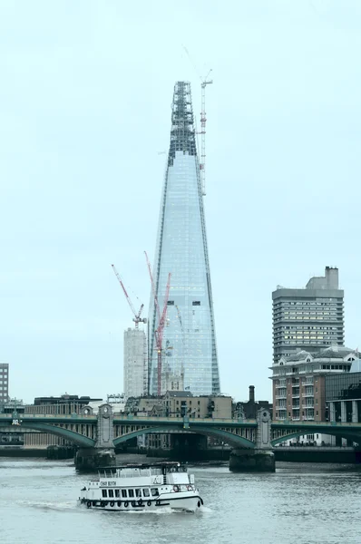 Moderno centro business in vetro.La torre Shard London Bridge — Foto Stock