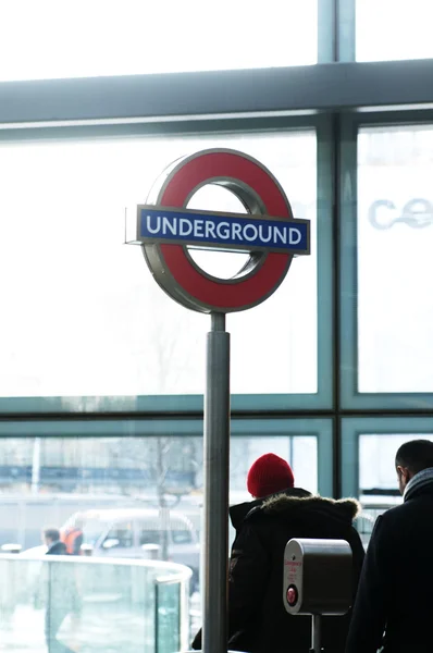 Underground logotypen av transportsystem i london — Stockfoto