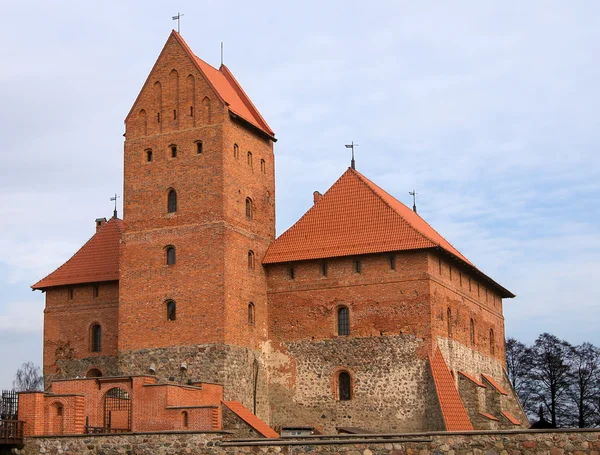 Wieży średniowiecznego zamku w Trokach, Litwa — Zdjęcie stockowe