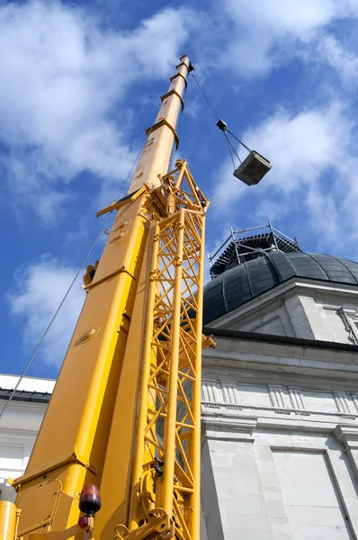 Yellow mobile crane boom — Stock Photo, Image