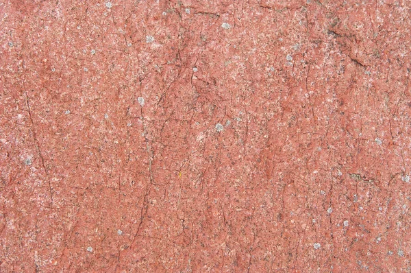 Superfície de pedra vermelha natural coberta por musgo — Fotografia de Stock