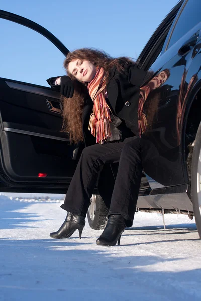 차안에 앉아 있는 여자 — 스톡 사진