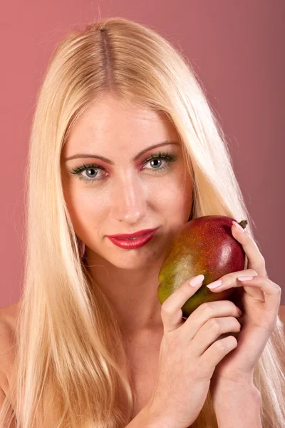 Make-up zoals mango op vrouw gezicht — Stockfoto