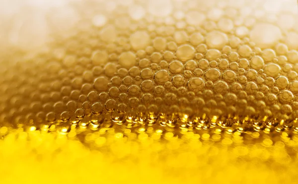 Закрытие пузырьков пива — стоковое фото