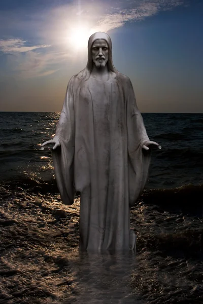 耶稣在水面上行走 — 图库照片