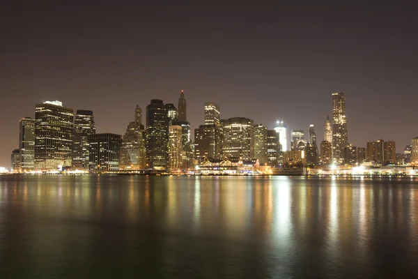 Innenstadt von Manhattan bei Nacht — Stockfoto