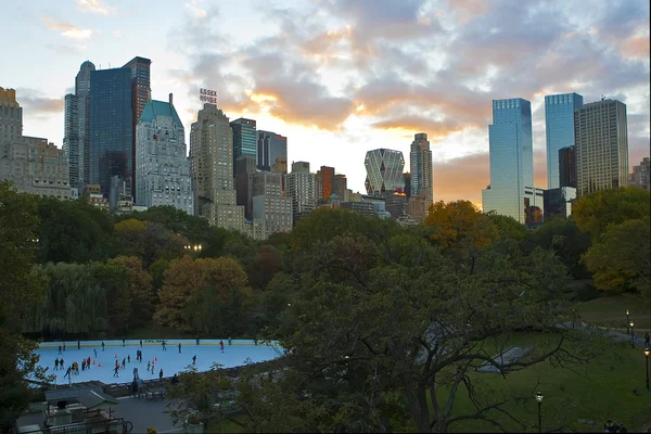 New york şehir silüeti en Paten pisti — Stok fotoğraf