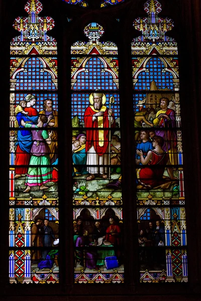 彩色玻璃窗。在纽约的污点的圣派翠克大教堂 — 图库照片