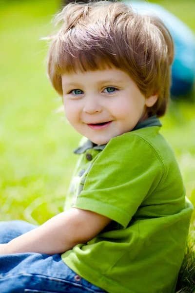 Kleiner Junge — Stockfoto