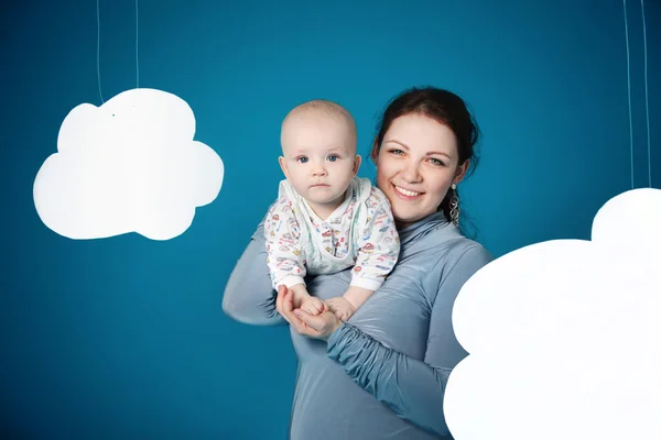 Mère heureuse avec bébé — Photo