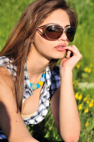 Сонцезахисні окуляри дівчина — стокове фото
