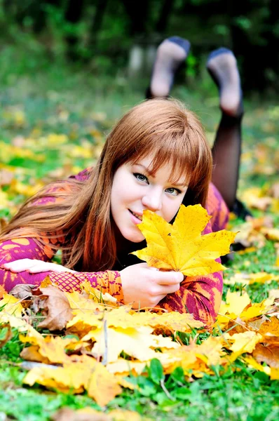 Redheaded gril in autumn forest — Stock Photo, Image
