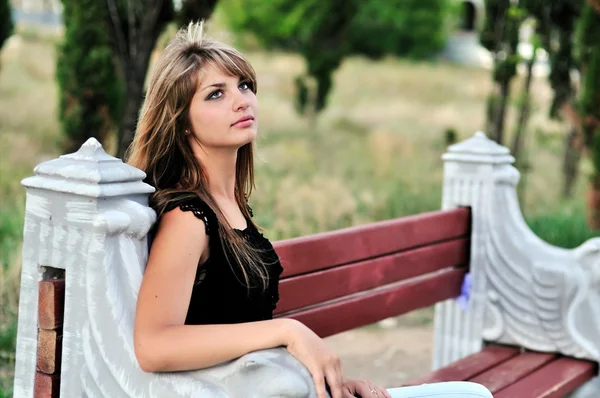Girl on bench — Stock Photo, Image