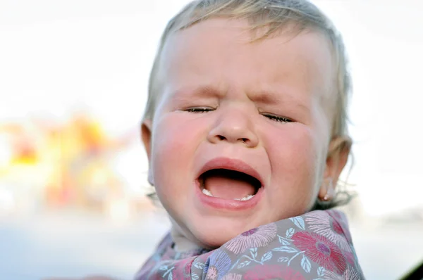 Плач ребенка — стоковое фото