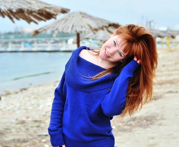 幸せな赤毛の女の子 — ストック写真