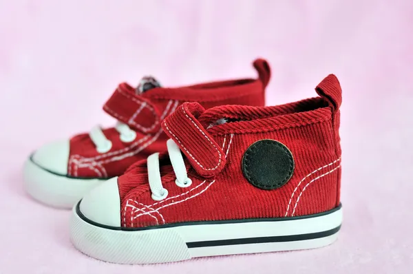 Kız bebek için ayakkabı — Stok fotoğraf