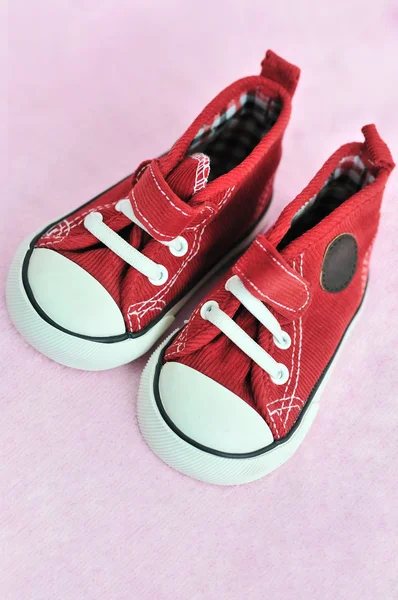 Küçük kız bebek için ayakkabı — Stok fotoğraf