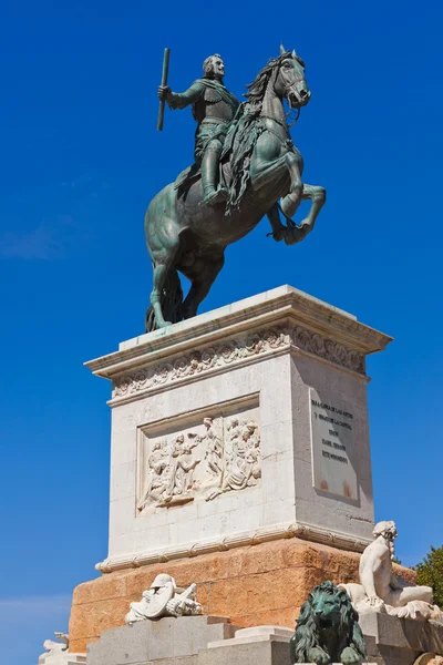 Statue of King in front of Royal Palace - Madrid Spain — Stock Photo, Image