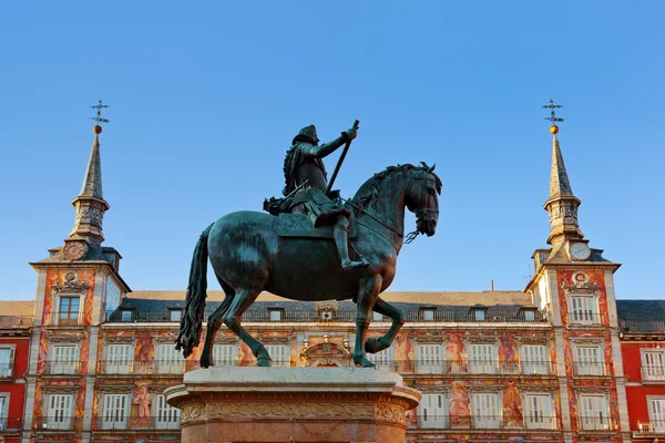 Socha krále Filipa iii na plaza mayor v Madridu, Španělsko — Stock fotografie