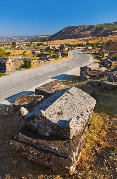 Pamukkale Türkiye'de eski kalıntılar — Stok fotoğraf