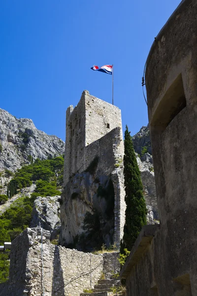 Old fort in Omis — Stock Photo, Image